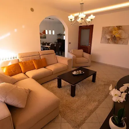 Apartment Silvia *