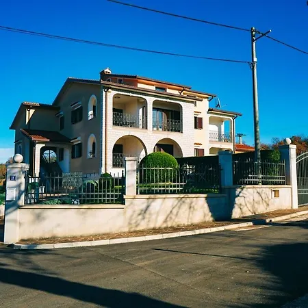 Silvia Apartment *