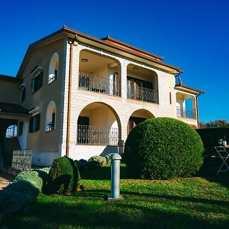 Silvia Apartman